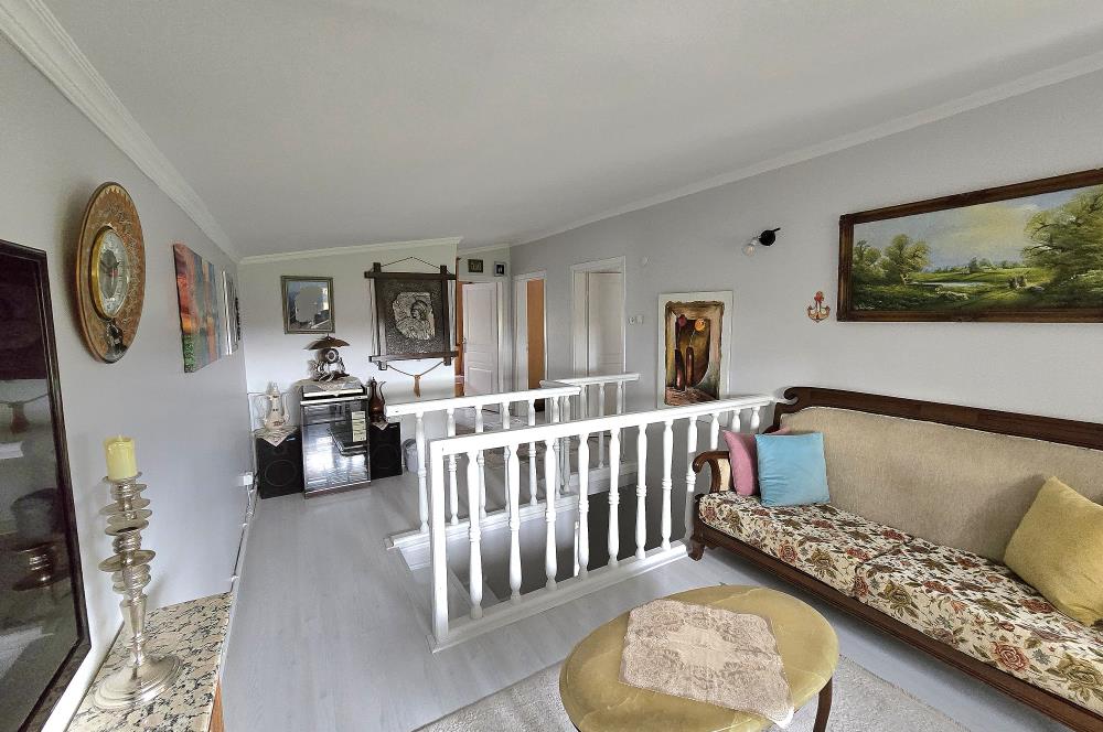 SİTE İÇERİSİNDE DOĞA MANZARALI HAVUZLU BAHÇELİ BAKIMLI VİLLA