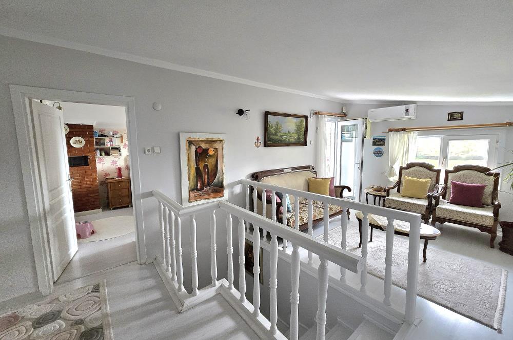 SİTE İÇERİSİNDE DOĞA MANZARALI HAVUZLU BAHÇELİ BAKIMLI VİLLA