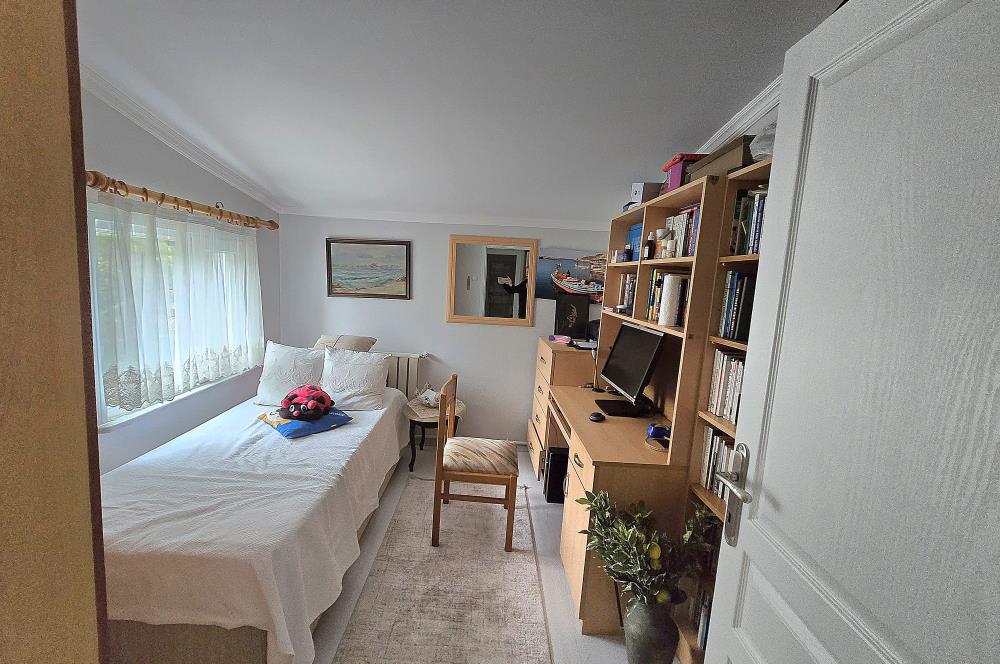 SİTE İÇERİSİNDE DOĞA MANZARALI HAVUZLU BAHÇELİ BAKIMLI VİLLA