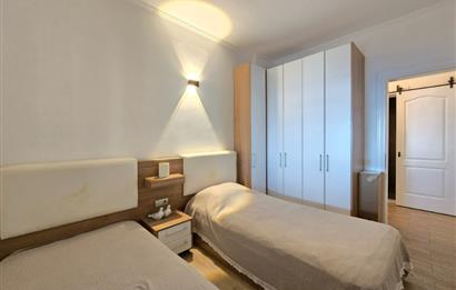 Koyunbaba'da Havuzlu Elit Site İçinde Muhteşem Deniz Manzaralı Satılık Daire