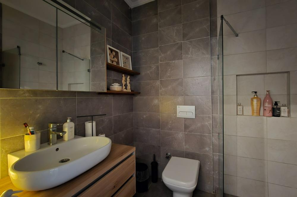 Koyunbaba'da Havuzlu Elit Site İçinde Muhteşem Deniz Manzaralı Satılık Daire