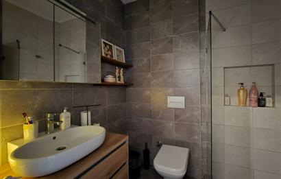 Koyunbaba'da Havuzlu Elit Site İçinde Muhteşem Deniz Manzaralı Satılık Daire