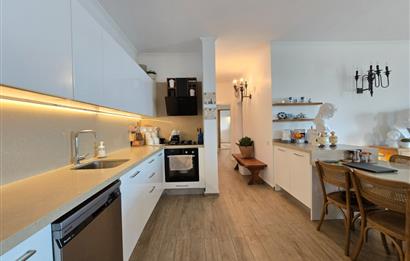 Koyunbaba'da Havuzlu Elit Site İçinde Muhteşem Deniz Manzaralı Satılık Daire