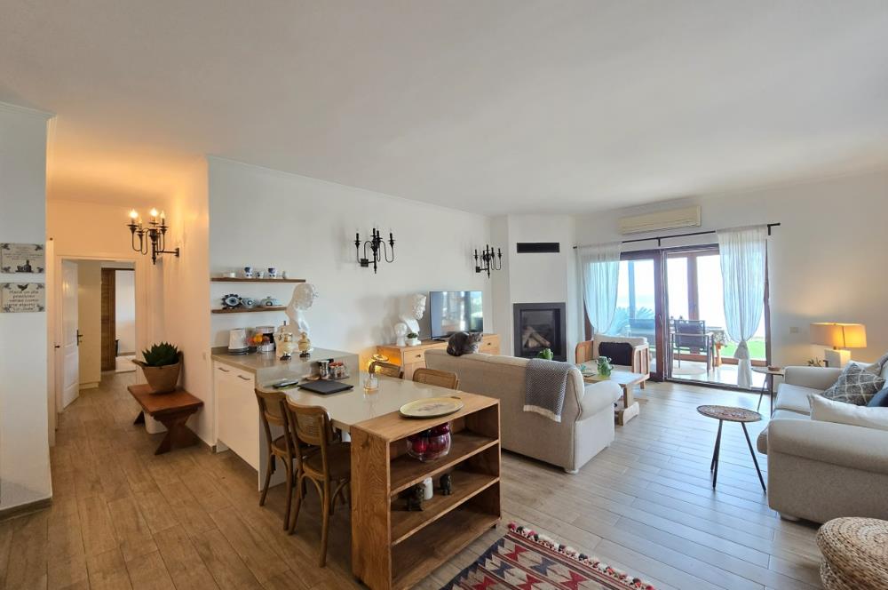 Koyunbaba'da Havuzlu Elit Site İçinde Muhteşem Deniz Manzaralı Satılık Daire