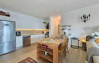 Koyunbaba'da Havuzlu Elit Site İçinde Muhteşem Deniz Manzaralı Satılık Daire