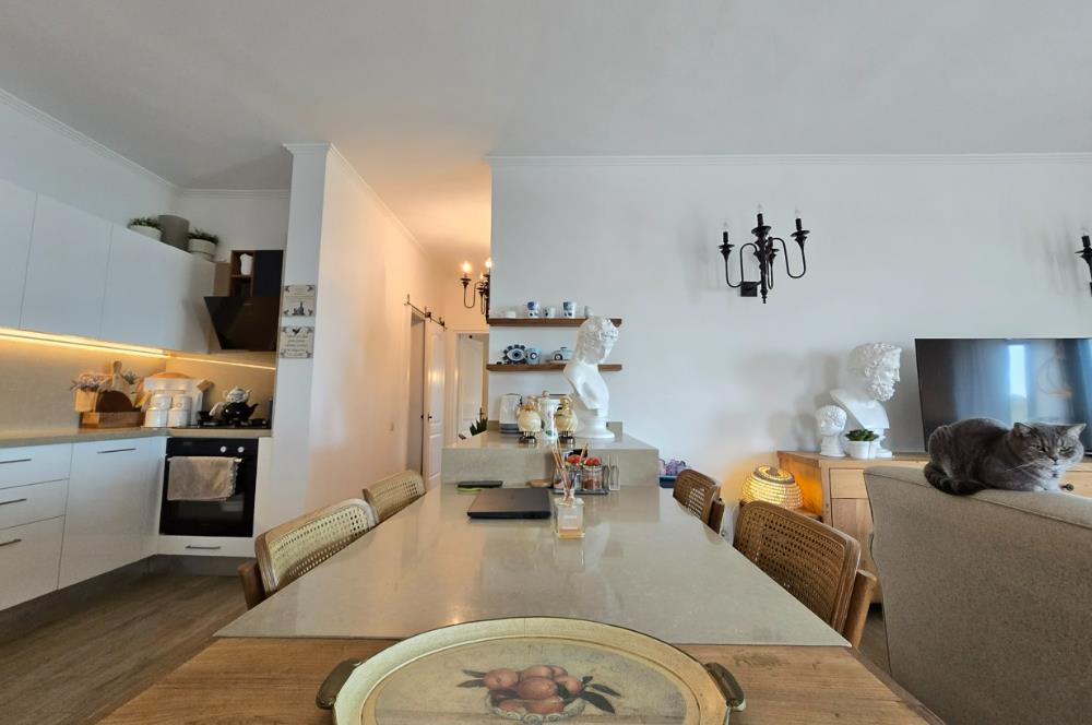 Koyunbaba'da Havuzlu Elit Site İçinde Muhteşem Deniz Manzaralı Satılık Daire