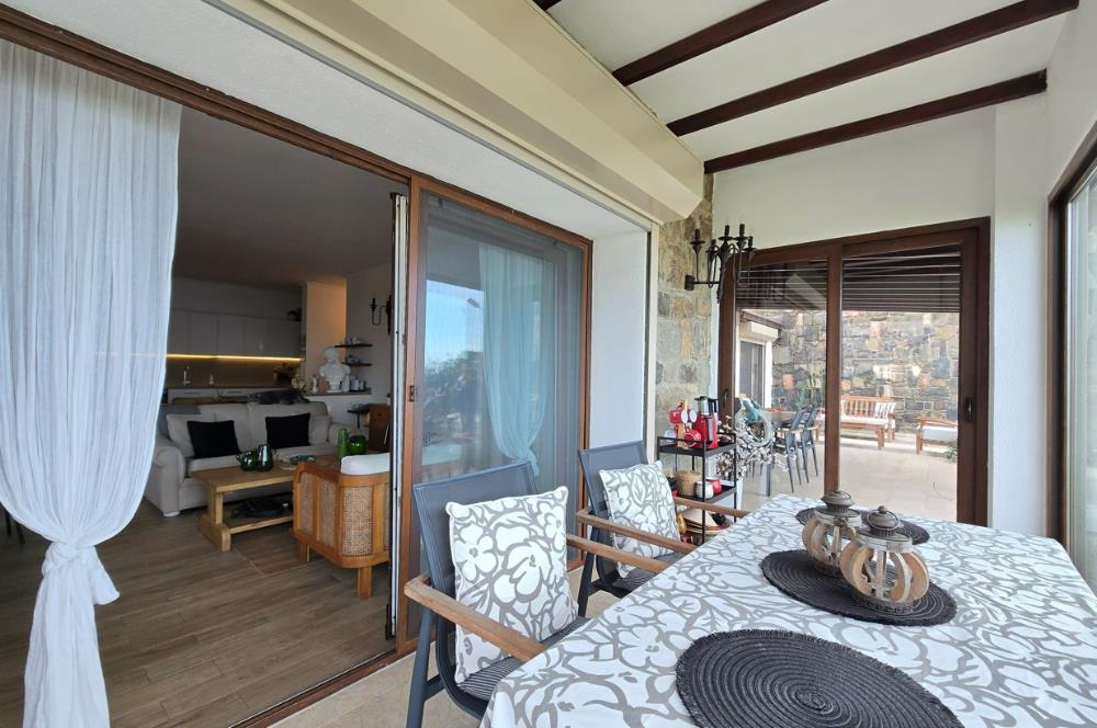 Koyunbaba'da Havuzlu Elit Site İçinde Muhteşem Deniz Manzaralı Satılık Daire