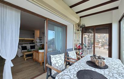 Koyunbaba'da Havuzlu Elit Site İçinde Muhteşem Deniz Manzaralı Satılık Daire