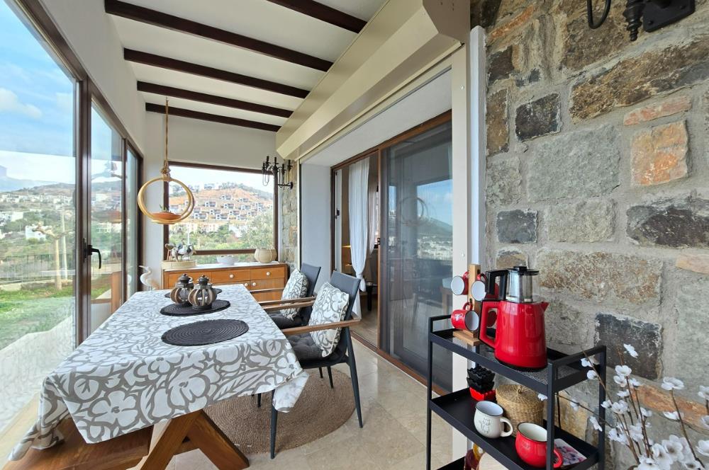 Koyunbaba'da Havuzlu Elit Site İçinde Muhteşem Deniz Manzaralı Satılık Daire