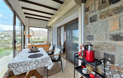 Koyunbaba'da Havuzlu Elit Site İçinde Muhteşem Deniz Manzaralı Satılık Daire