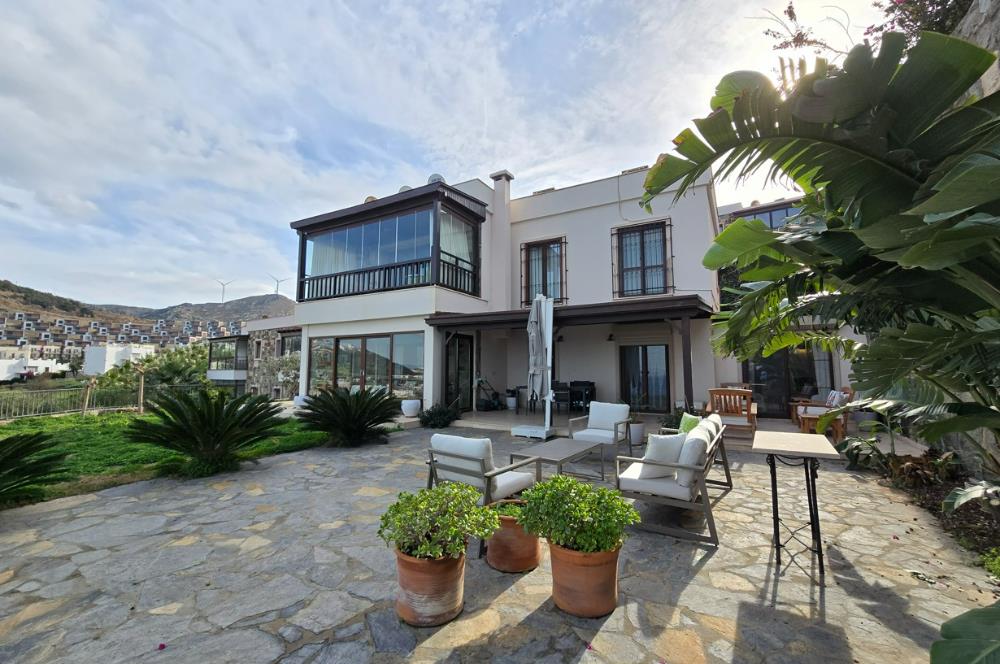 Koyunbaba'da Havuzlu Elit Site İçinde Muhteşem Deniz Manzaralı Satılık Daire