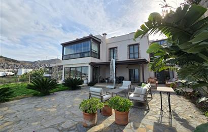 Koyunbaba'da Havuzlu Elit Site İçinde Muhteşem Deniz Manzaralı Satılık Daire