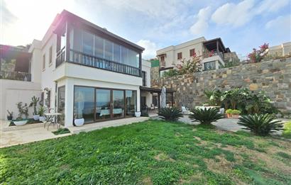 Koyunbaba'da Havuzlu Elit Site İçinde Muhteşem Deniz Manzaralı Satılık Daire