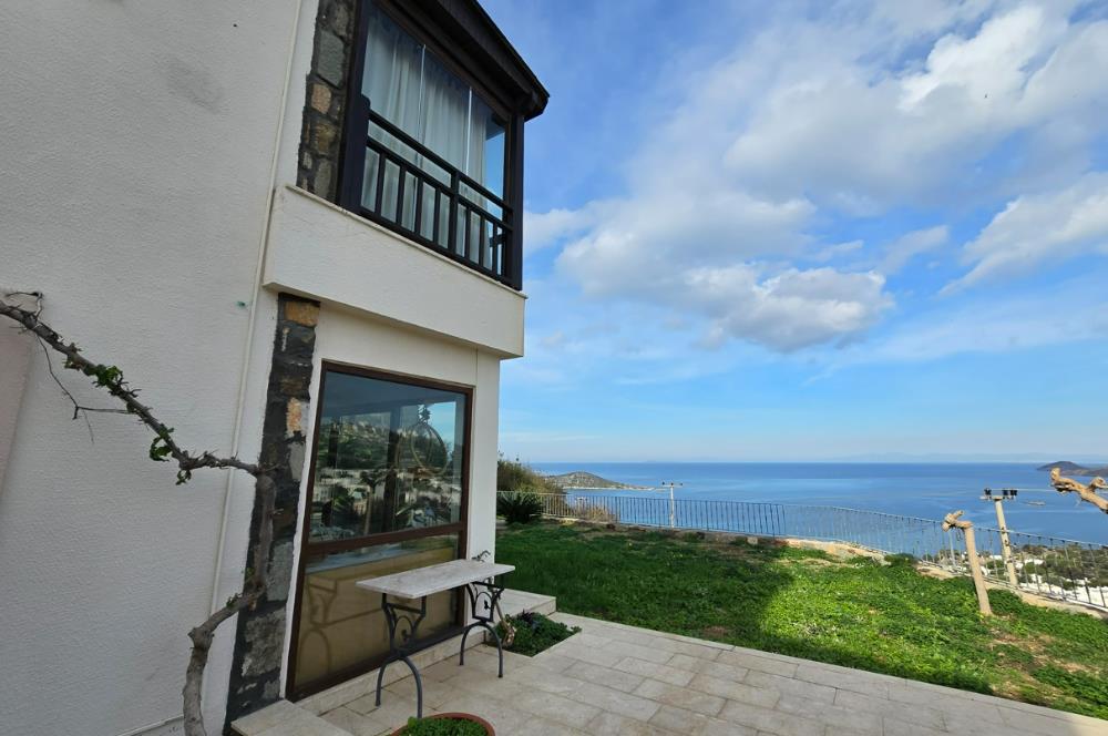 Koyunbaba'da Havuzlu Elit Site İçinde Muhteşem Deniz Manzaralı Satılık Daire