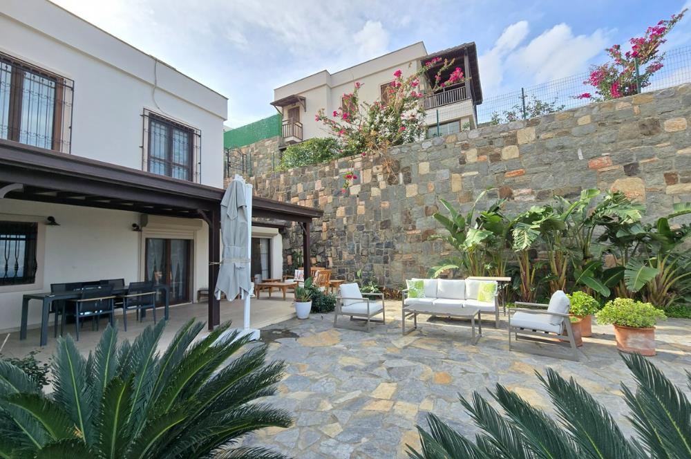 Koyunbaba'da Havuzlu Elit Site İçinde Muhteşem Deniz Manzaralı Satılık Daire