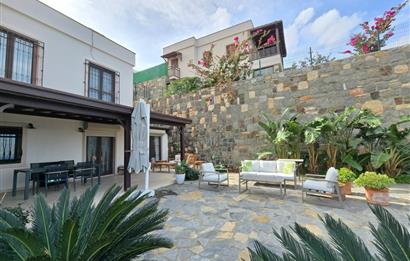 Koyunbaba'da Havuzlu Elit Site İçinde Muhteşem Deniz Manzaralı Satılık Daire