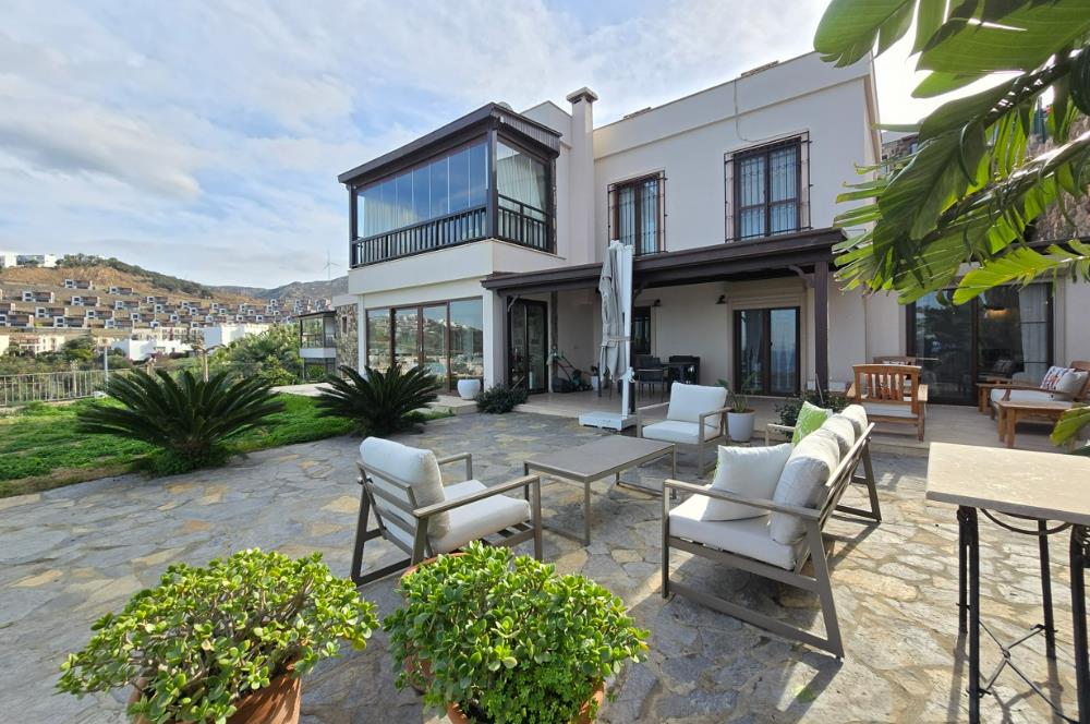 Koyunbaba'da Havuzlu Elit Site İçinde Muhteşem Deniz Manzaralı Satılık Daire