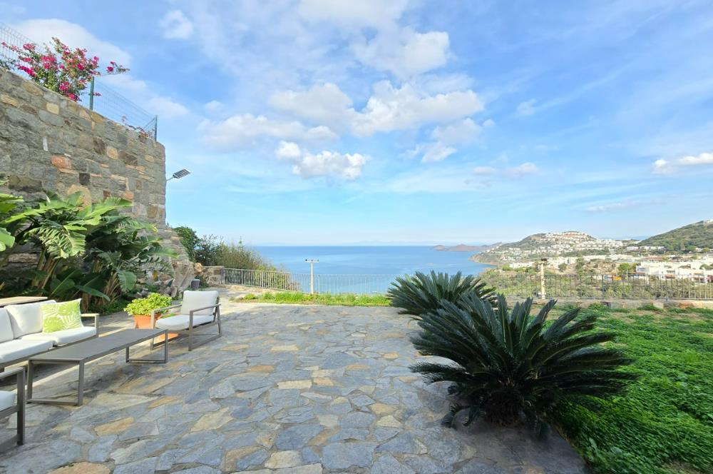 Koyunbaba'da Havuzlu Elit Site İçinde Muhteşem Deniz Manzaralı Satılık Daire