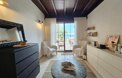 Koyunbaba'da Havuzlu Elit Site İçinde Muhteşem Deniz Manzaralı Satılık Daire