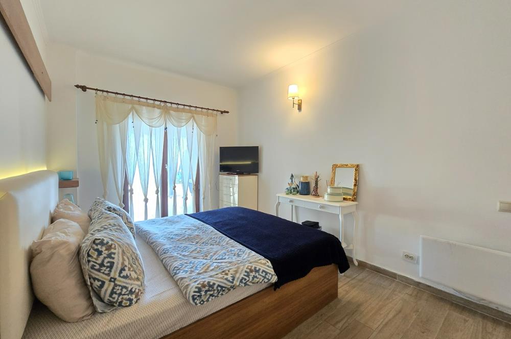 Koyunbaba'da Havuzlu Elit Site İçinde Muhteşem Deniz Manzaralı Satılık Daire