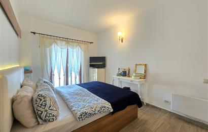 Koyunbaba'da Havuzlu Elit Site İçinde Muhteşem Deniz Manzaralı Satılık Daire