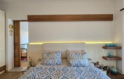 Koyunbaba'da Havuzlu Elit Site İçinde Muhteşem Deniz Manzaralı Satılık Daire