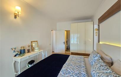 Koyunbaba'da Havuzlu Elit Site İçinde Muhteşem Deniz Manzaralı Satılık Daire