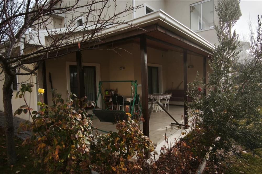 GÖLBAŞI BAHÇELİEVLER'DE GÜLKENT GÖL VİLLARIN'DA SATILIK VİLLA