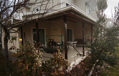 GÖLBAŞI BAHÇELİEVLER'DE GÜLKENT GÖL VİLLARIN'DA SATILIK VİLLA