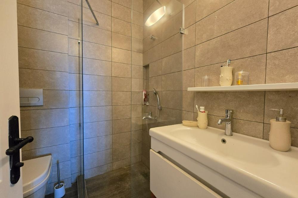 Koyunbaba'da Havuzlu Elit Site İçinde Muhteşem Deniz Manzaralı Satılık Daire