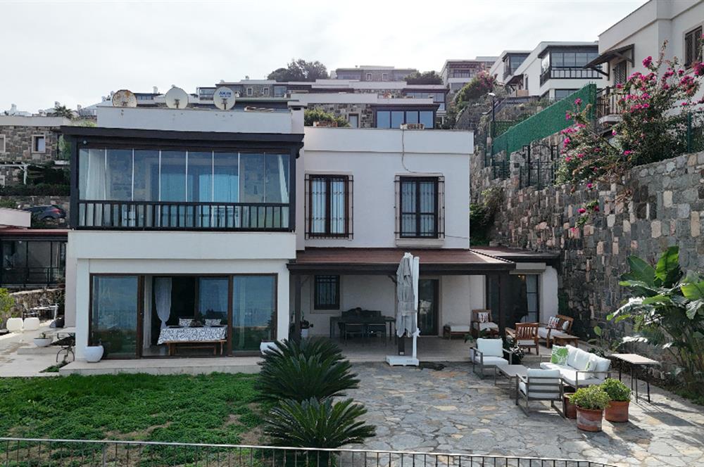 Koyunbaba'da Havuzlu Elit Site İçinde Muhteşem Deniz Manzaralı Satılık Daire