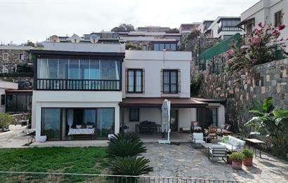 Koyunbaba'da Havuzlu Elit Site İçinde Muhteşem Deniz Manzaralı Satılık Daire