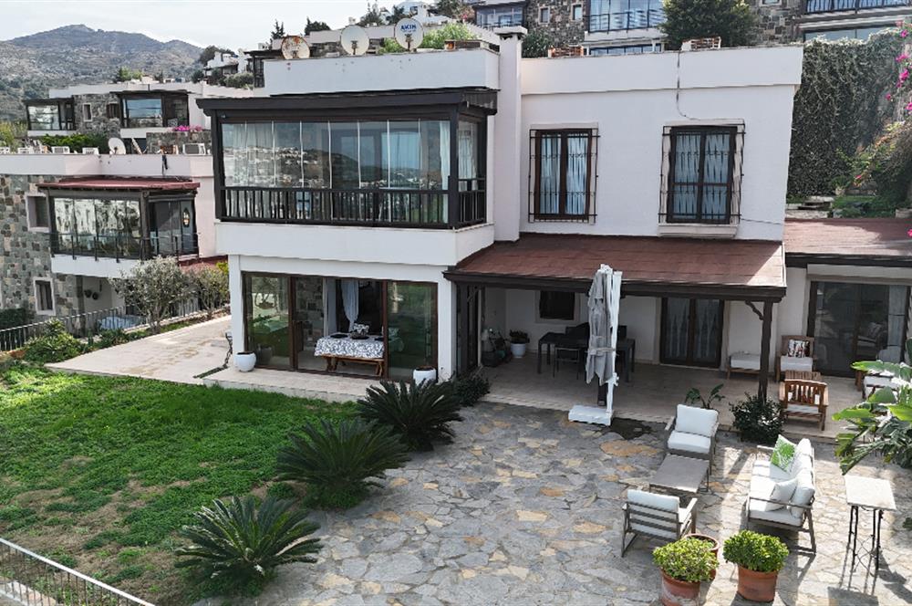 Koyunbaba'da Havuzlu Elit Site İçinde Muhteşem Deniz Manzaralı Satılık Daire