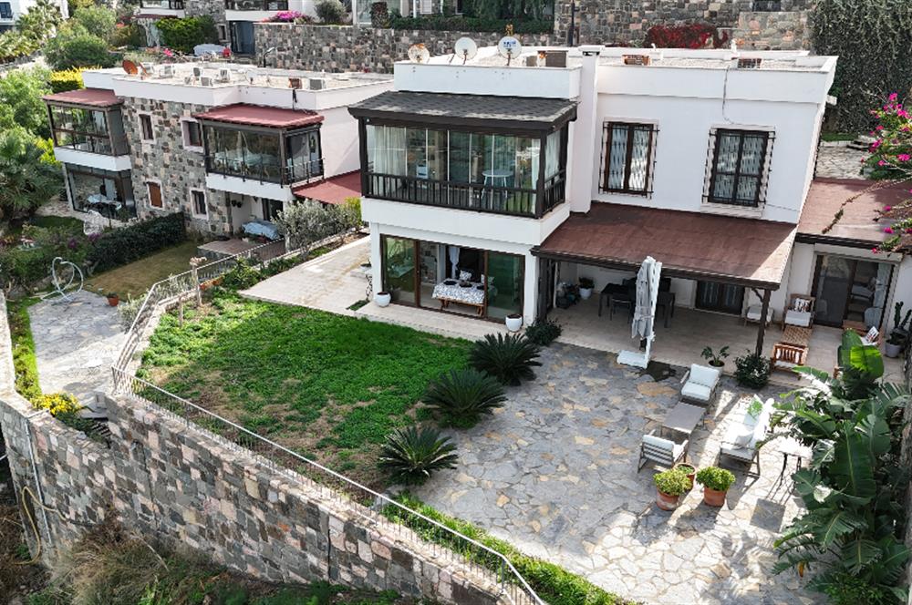 Koyunbaba'da Havuzlu Elit Site İçinde Muhteşem Deniz Manzaralı Satılık Daire