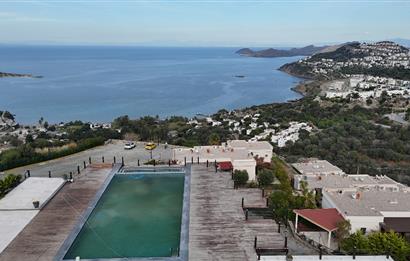Koyunbaba'da Havuzlu Elit Site İçinde Muhteşem Deniz Manzaralı Satılık Daire