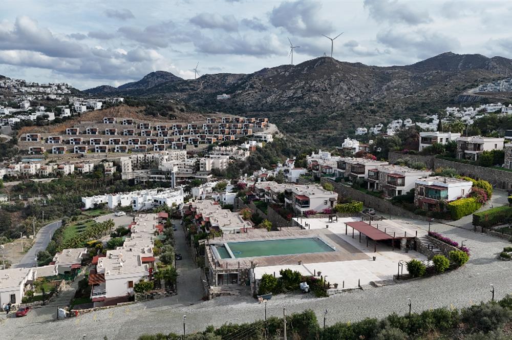 Koyunbaba'da Havuzlu Elit Site İçinde Muhteşem Deniz Manzaralı Satılık Daire