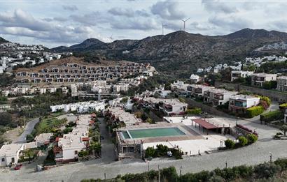 Koyunbaba'da Havuzlu Elit Site İçinde Muhteşem Deniz Manzaralı Satılık Daire