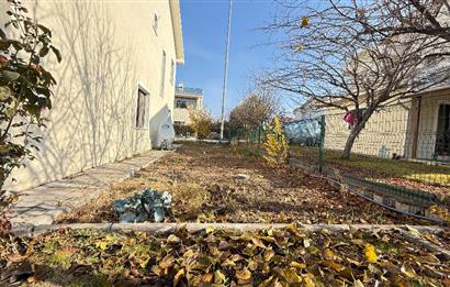 GÖLBAŞI BAHÇELİEVLER'DE GÜLKENT GÖL VİLLARIN'DA SATILIK VİLLA