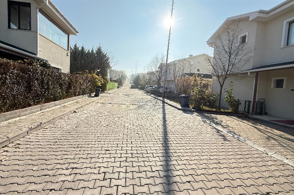 GÖLBAŞI BAHÇELİEVLER'DE GÜLKENT GÖL VİLLARIN'DA SATILIK VİLLA