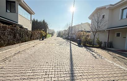 GÖLBAŞI BAHÇELİEVLER'DE GÜLKENT GÖL VİLLARIN'DA SATILIK VİLLA