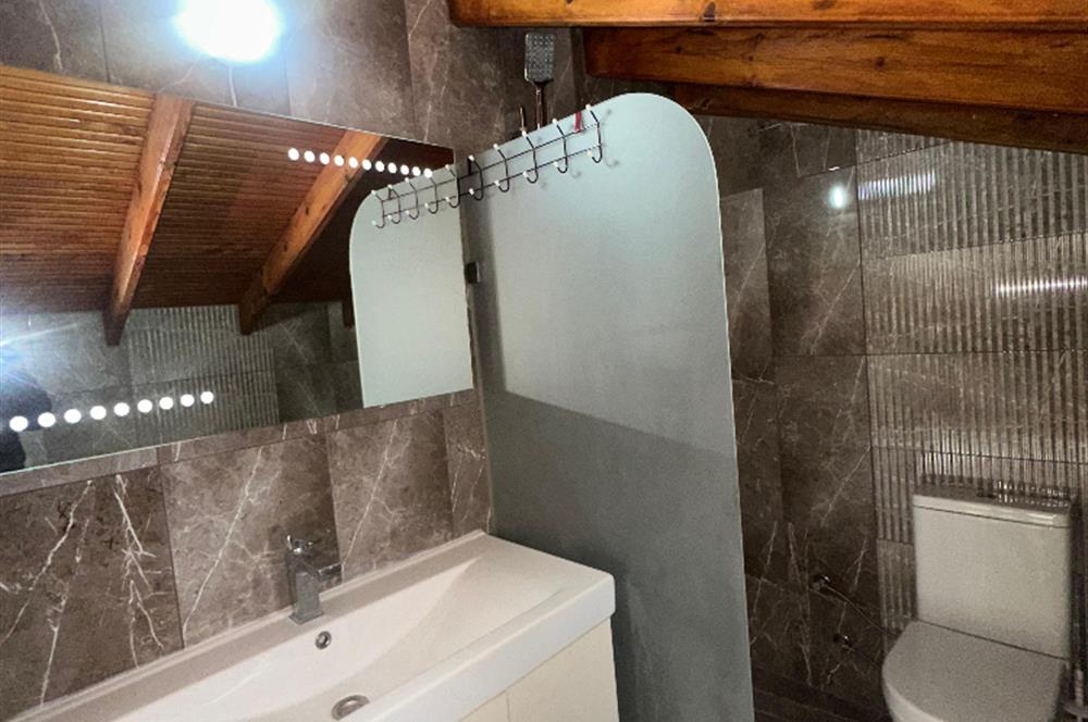 Erdek Sahil Mahallesinde -1500 m² Bahçeli- 5+1 Müstakil Villa