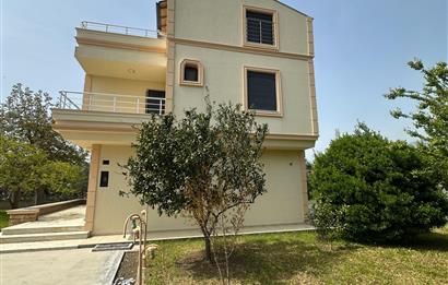 Erdek Sahil Mahallesinde -1500 m² Bahçeli- 5+1 Müstakil Villa