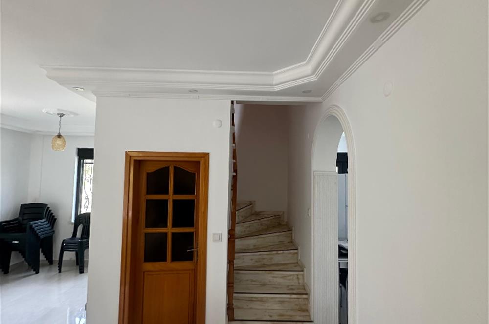 Erdek Sahil Mahallesinde -1500 m² Bahçeli- 5+1 Müstakil Villa