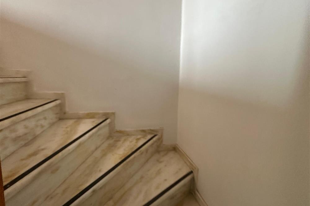 Erdek Sahil Mahallesinde -1500 m² Bahçeli- 5+1 Müstakil Villa