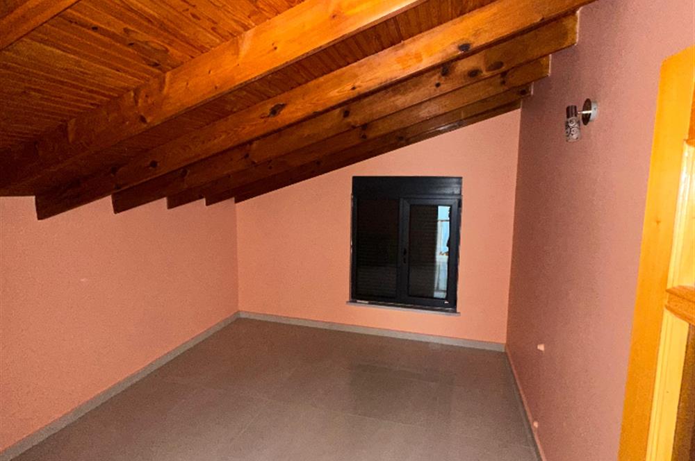 Erdek Sahil Mahallesinde -1500 m² Bahçeli- 5+1 Müstakil Villa