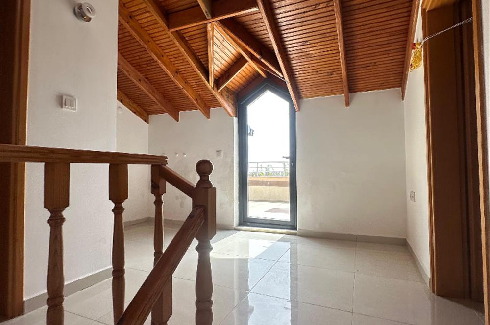 Erdek Sahil Mahallesinde -1500 m² Bahçeli- 5+1 Müstakil Villa