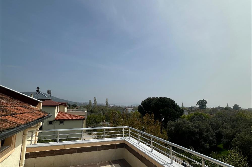 Erdek Sahil Mahallesinde -1500 m² Bahçeli- 5+1 Müstakil Villa