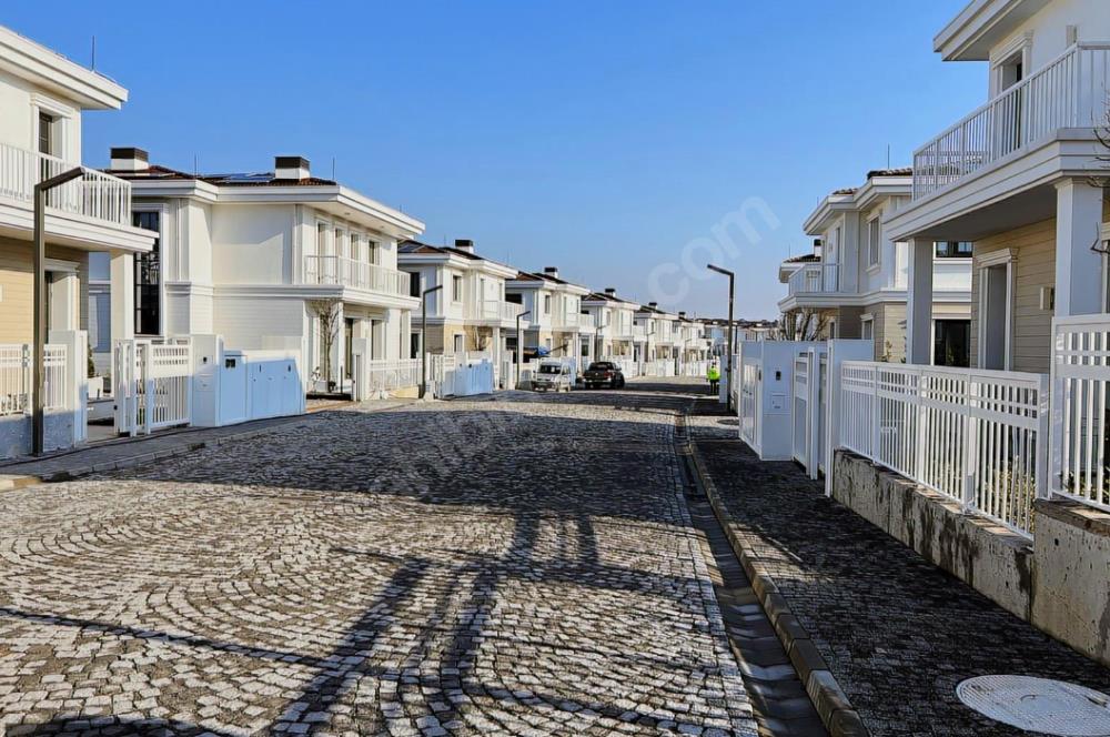 EMLAK KONUT ÇINARKÖYDE KİRALIK D TİPİ 4+1+1(HİZM.ODASI) VİLLA