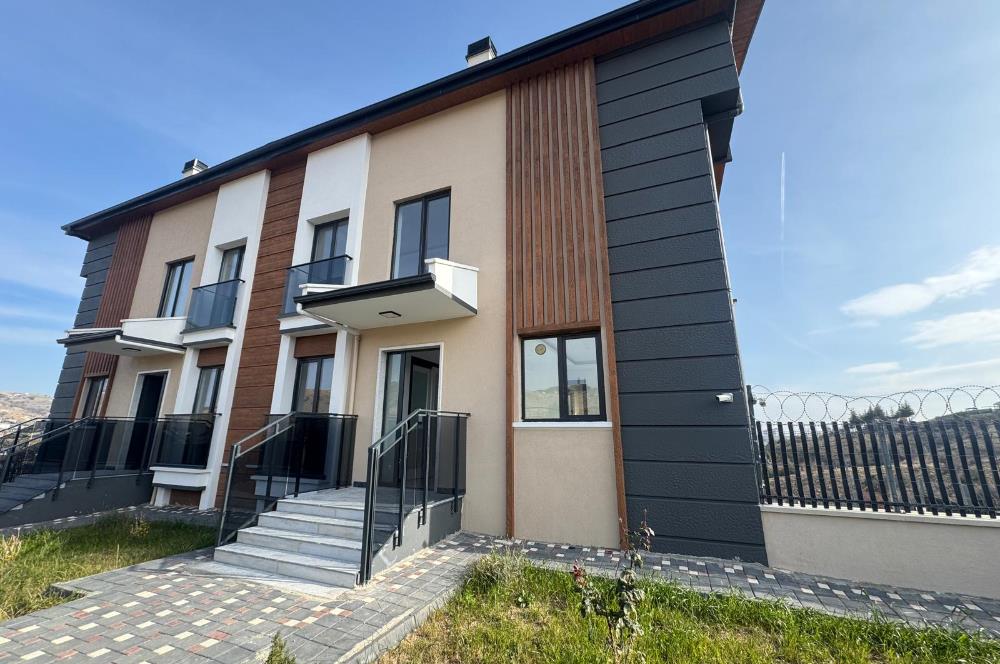 BAĞLUM SATILIK LÜKS İKİZ VİLLA – 7+1 – 425 M² 