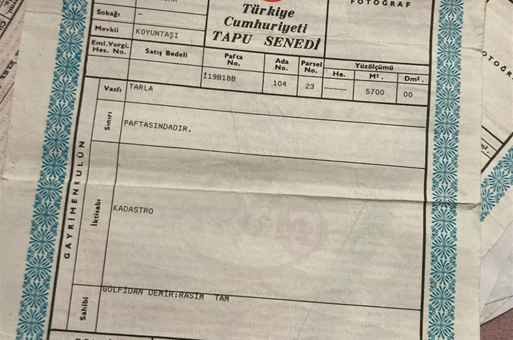 C21 LOCA'DAN SATILIK DERE KENARI SULANABİLİR 5700 M2 TARLA